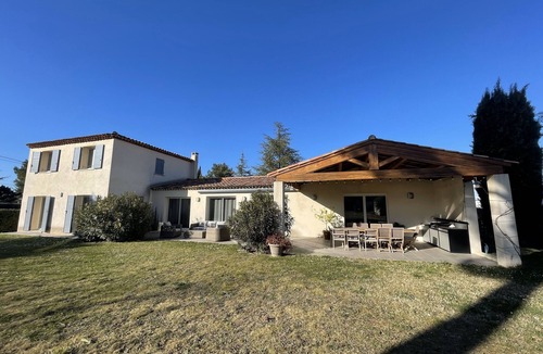 Aix-en-Provence Villa | 5 kms from Aix en Provence (Puyricard) 4-bedroom villa swimming pool garden 2000 m2