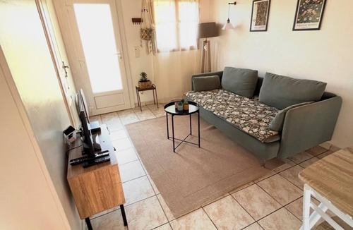 Carnoux-en-Provence House | 5 minutes from Cassis: House with a private terrace