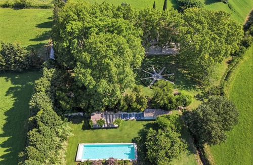 Mouries House | 5 to 11BR/10BA House w Pool, AC, 30 acres, St Rémy area - fully serviced option