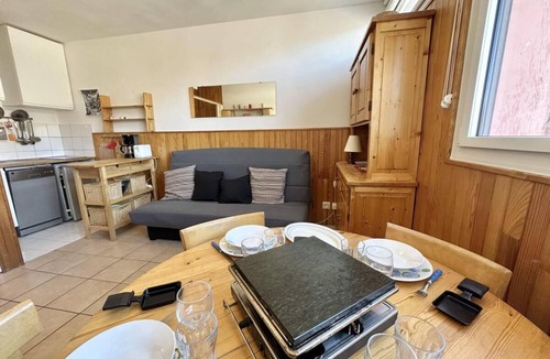 Les Claux Apartment | 50m from resort center, 3rd floor, tv, ski locker, 22m², Vars