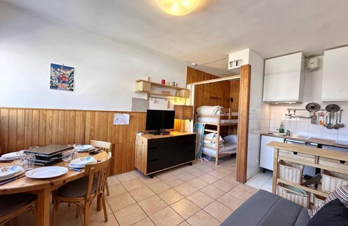 Les Claux Apartment | 50m from resort center, 3rd floor, tv, ski locker, 22m², Vars