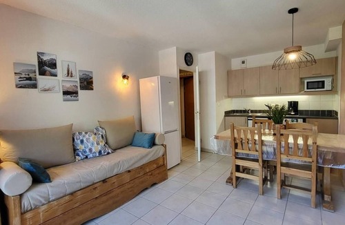 Les Orres Apartment | 50m from shops, 6th floor, view mountain, swimming pool, sauna, balcony, tv, ski locker, 40m²