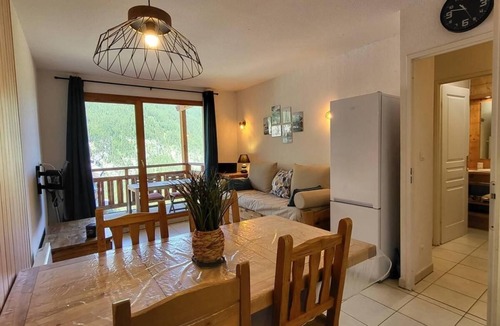 Les Orres Apartment | 50m from shops, 6th floor, view mountain, swimming pool, sauna, balcony, tv, ski locker, 40m²