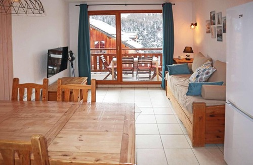 Les Orres Apartment | 50m from shops, 6th floor, view mountain, swimming pool, sauna, balcony, tv, ski locker, 40m²