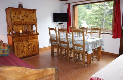 Vars Apartment | 6-person apartment 50 m from the slopes, ideal for enjoying the mountains