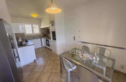 Bessan Villa | 6-person villa, 160 m², private heated pool, air conditioning, Wi-Fi, 8 km from the sea, 4-star rating