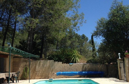 Pierrefeu-du-Var Apartment | 60 m2 gite in a gated property with parking
