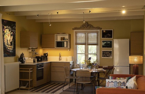 Simiane-la-Rotonde House | 60m² for 2 people, panoramic views, private park and woodland, pets welcome.