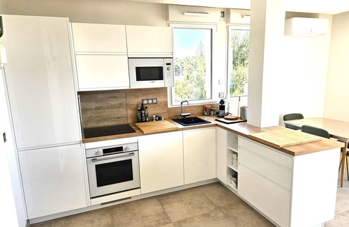 Ensues-la-Redonne Apartment | A balcony overlooking the sea