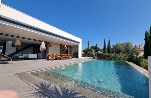 Cavalaire-sur-Mer Villa | A beautiful luxury villa in a quiet location 1 km from the beach and town centre