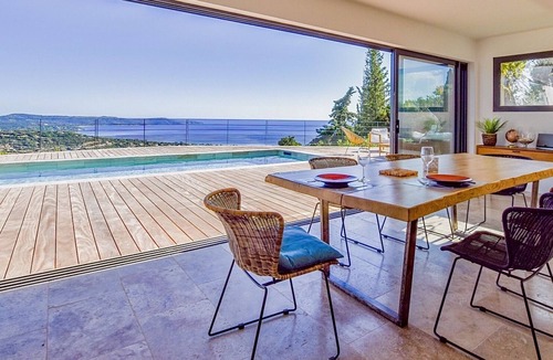 Cavalaire-sur-Mer Villa | A breathtaking view ! Discover Villa "The View"