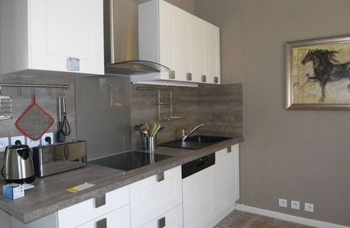 Saint-Cyr-sur-Mer Apartment | A calm charming place, close to everything.