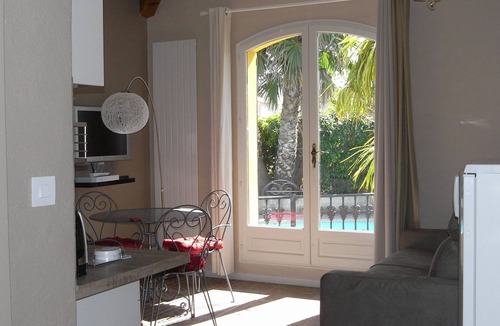 Saint-Cyr-sur-Mer Apartment | A calm charming place, close to everything.