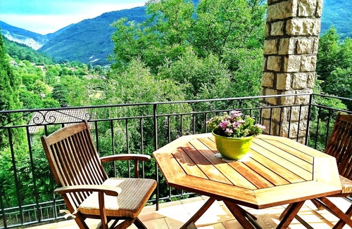 Annot Ski Chalet | A charming retreat in the heart of nature, the medieval village of Annot, at an elevation of 700 m,