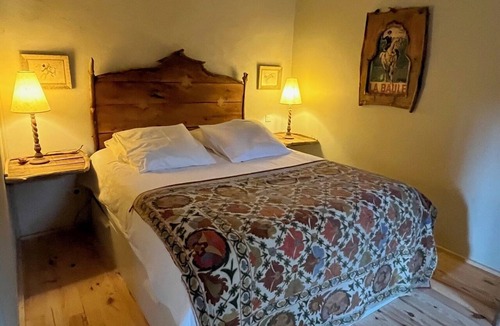 Saint-Etienne-du-Gres Cabin | A comfortable cabin in a quiet, natural setting, with air conditioning and a fan; swimming pool