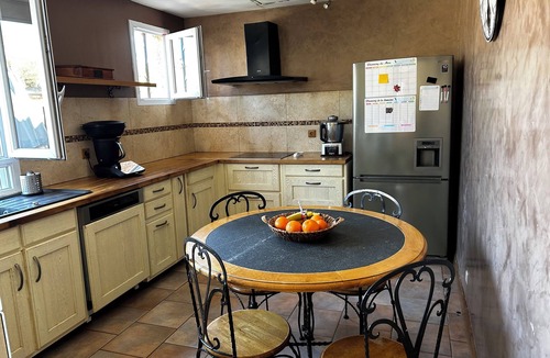 Lancon-Provence House | A house with no neighbors directly across the street in a small village in Provence