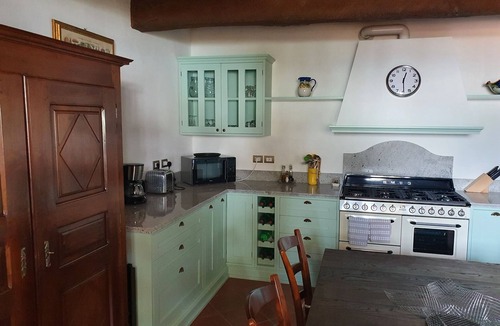 Tuoro sul Trasimeno House | A large farmhouse with views over Umbria/Tuscany with Aircon & streaming WiFi