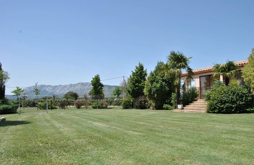 Pourrieres Villa | A peaceful haven at the foot of Mount Sainte Victoire,
