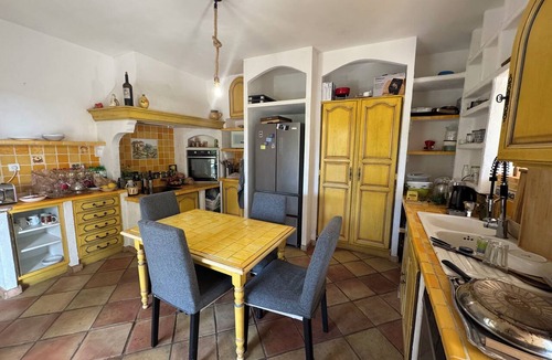 La Treille House | A quiet guesthouse in a villa in Marseille
