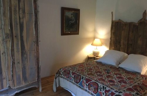 Saint-Etienne-du-Gres Cabin | A quiet natural setting, a comfortable 60M2 apartment with swimming pool & bbq.