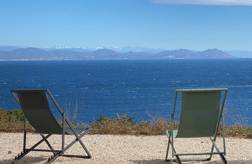Saint-Tropez House | A villa with a unique ocean view, surrounded by nature and just a stone's throw from the beach