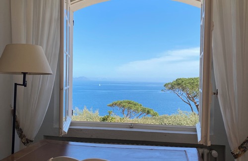 Saint-Tropez House | A villa with a unique ocean view, surrounded by nature and just a stone's throw from the beach