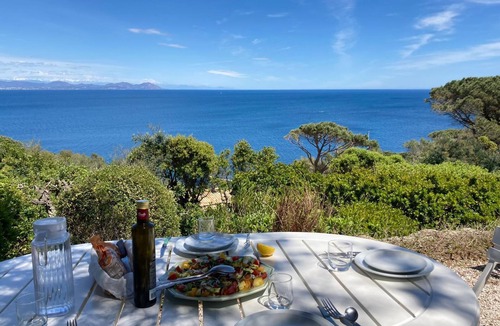 Saint-Tropez House | A villa with a unique ocean view, surrounded by nature and just a stone's throw from the beach