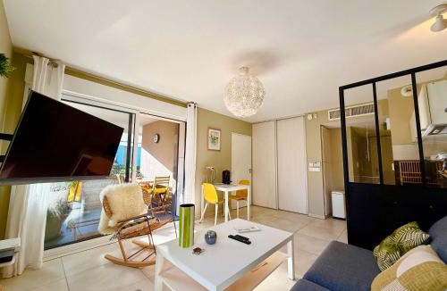 California - Pezou Apartment | A011-Superbe Studio avec Terrasse Sauna Jacuzzi
