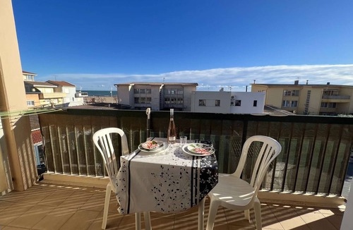 Valras-Plage Apartment | Affordable studio for 4 with balcony near the beach