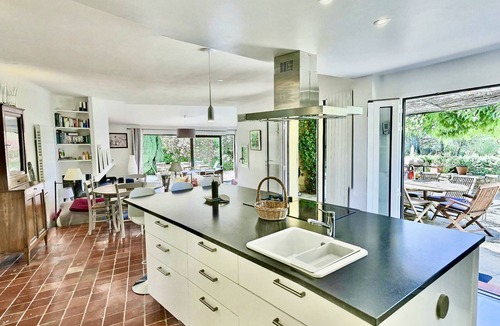 Est Villa | AgarrusAix: 4km from Aix Center, Villa 300m2, 4 Bedrooms Heated Pool (28°C/82°F)