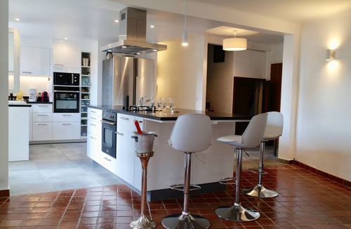 Est Villa | AgarrusAix: 4km from Aix Center, Villa 300m2, 4 Bedrooms Heated Pool (28°C/82°F)