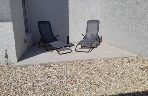 Aigues-Mortes House | Aigues-Mortes house sleeps 8 6min walk from the ramparts and 6km from the beach