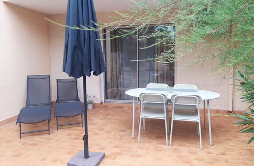 Les Hauts de Canet Apartment | Air-conditioned 2-bedroom apartment on the garden level/Free access to the pools and club/Large 20m2 terrace