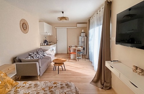 Carnoux-en-Provence Apartment | 🌿 Air-conditioned studio with a terrace – Between Cassis, Marseille, and the Calanques