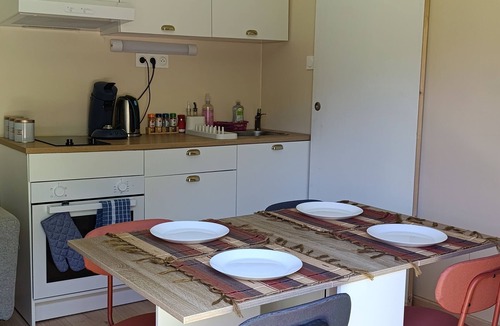 Carnoux-en-Provence Apartment | 🌿 Air-conditioned studio with a terrace – Between Cassis, Marseille, and the Calanques