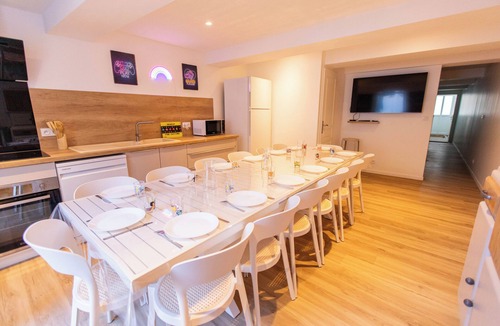 Trans-en-Provence House | Air-Conditioned Vacation Rental for 14 People with Wi-Fi - 3 XXL Game Rooms - Families, Friends, Bachelor and Bachelorette Parties