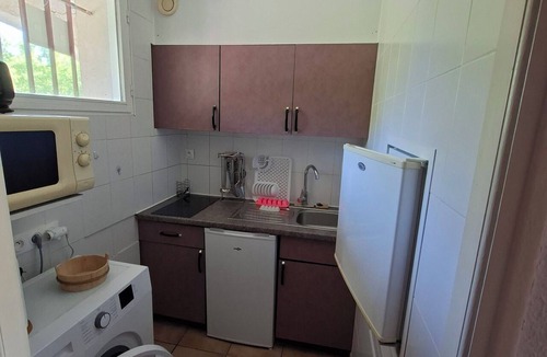 Vance-Luberon-Verdon Agglomeration Apartment | Air-conditioned, bright, and quiet studio apartment in Gréoux-les-Bains