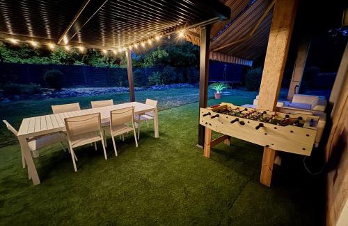 Roquefort-les-Pins Villa | Air-conditioned villa with fresh eggs & vegetables