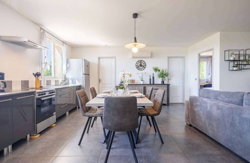 Saint-Thibery Apartment | Air-conditioned apartment with outdoor space — Domaine Les Castans, between Agde and Pézenas