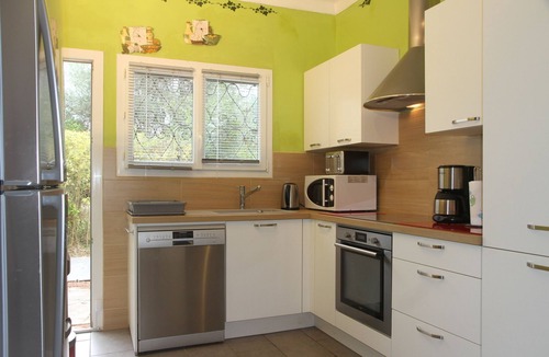 Hyeres House | Air-conditioned beach house: 7-minute walk, fenced-in garden, electric car charging station
