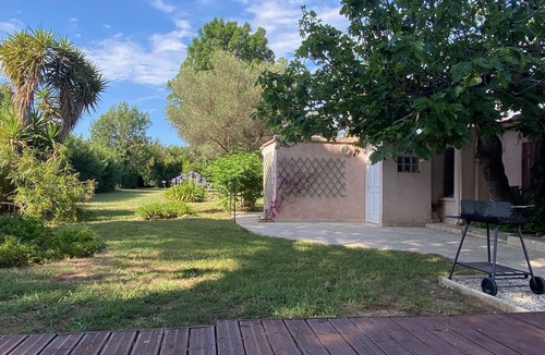 Hyeres House | Air-conditioned beach house: 7-minute walk, fenced-in garden, electric car charging station