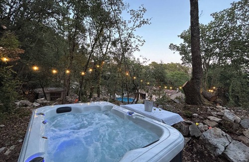 Le Luc House | Air-conditioned family home with SWIMMING POOL and SPA. At the edge of the forest.
