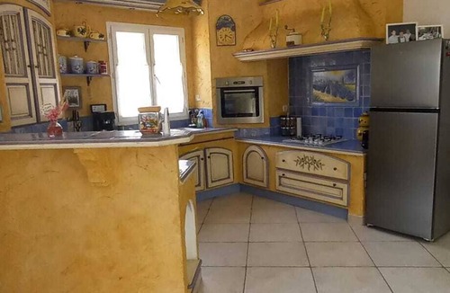 Ventabren House | Air-conditioned Provençal villa with a pool (8 m x 4 m)—a haven of peace....