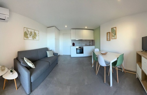 Frejus Port Apartment | Air-conditioned studio by the sea, with the beach and harbor just 50 m away (renovated 06/2024) and parking