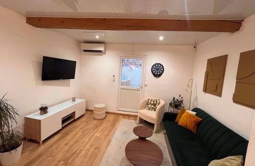 Montagnac House | Air-conditioned village house with a terrace near the Thau Lagoon, Pézenas