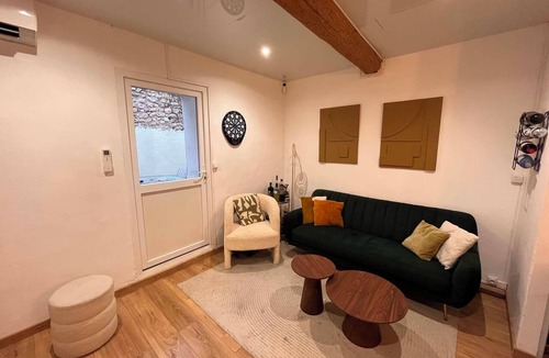 Montagnac House | Air-conditioned village house with a terrace near the Thau Lagoon, Pézenas