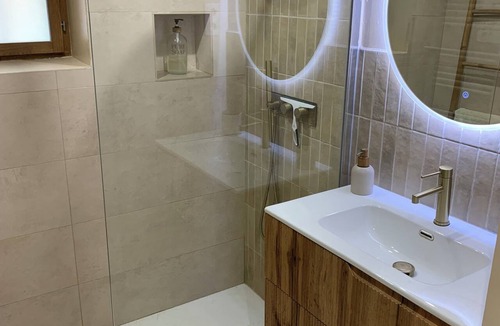 Montagnac House | Air-conditioned village house with a terrace near the Thau Lagoon, Pézenas