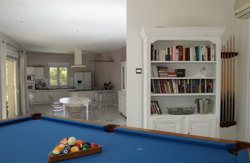 Connaux Villa | Air-conditioned villa, private pool, dogs welcome – Avignon/Uzès/Pont du Gard.