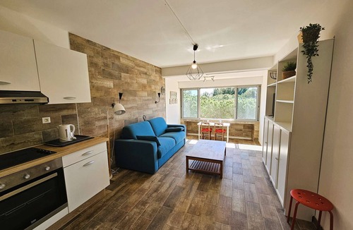 Les Sablettes Apartment | Air conditioning, fibre connection, in the heart of Les Sablettes, all on foot.