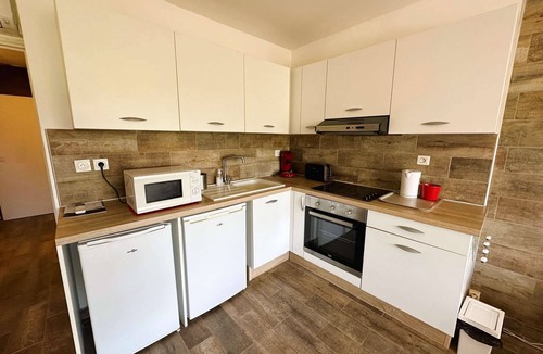 Les Sablettes Apartment | Air conditioning, fibre connection, in the heart of Les Sablettes, all on foot.